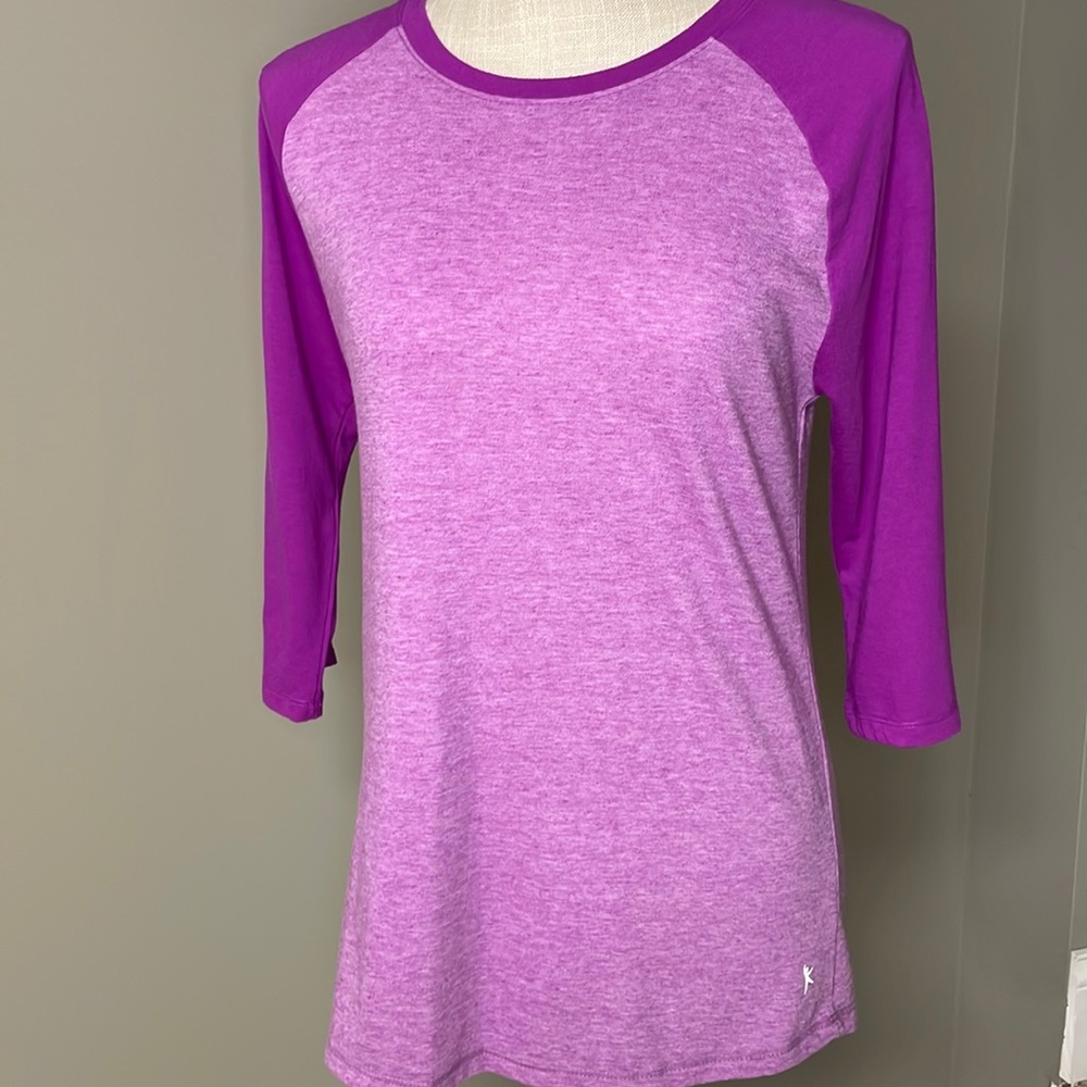 Danskin ~Cute Raglan Pink and Fuchsia top - size is medium, great condition.